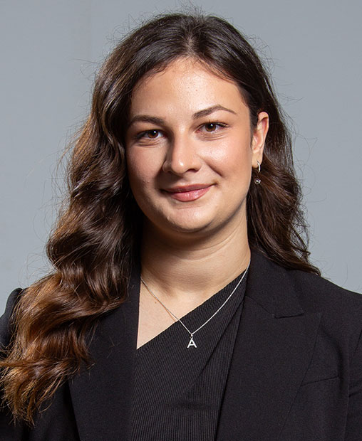 <strong>Esra Kaya</strong><br/> Buchhaltung